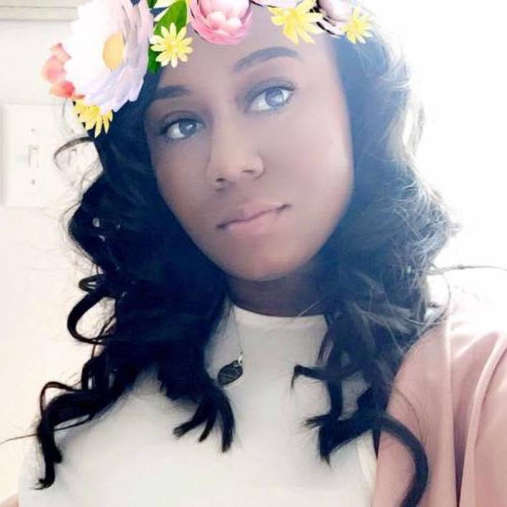 Meet your Posher, Alexis